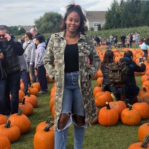 Meet your Posher, Tia